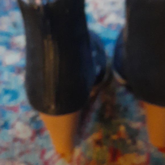 Shoes - Picture 4 of 7